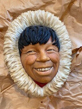 Bossons Handcrafted Smiling Face Wall Art in Cream and Black